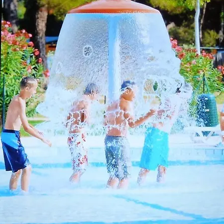 Lux Camp - Mobile Homes In Bi Village Camping Fažana