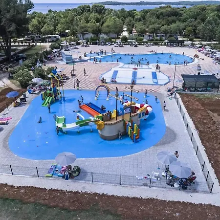Lux Camp - Mobile Homes In Bi Village Fažana