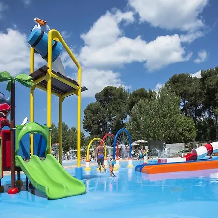 Camping Lux Camp - Mobile Homes In Bi Village Fažana