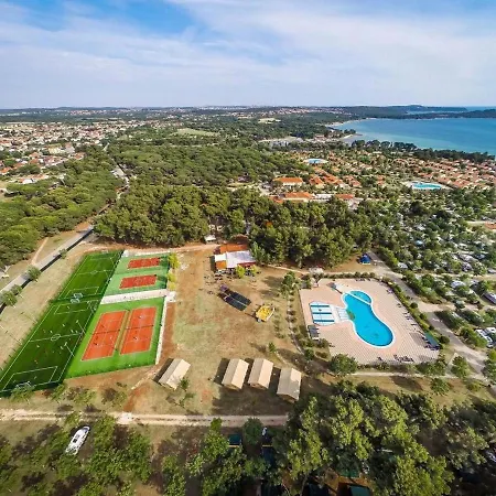 Lux Camp - Mobile Homes In Bi Village Fažana