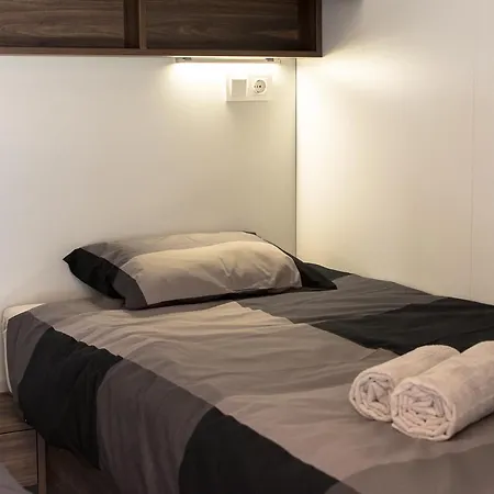 Lux Camp - Mobile Homes In Bi Village Camping Fažana